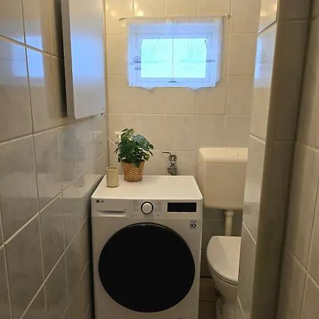 Ferienhaeuschen In * Dickesbach