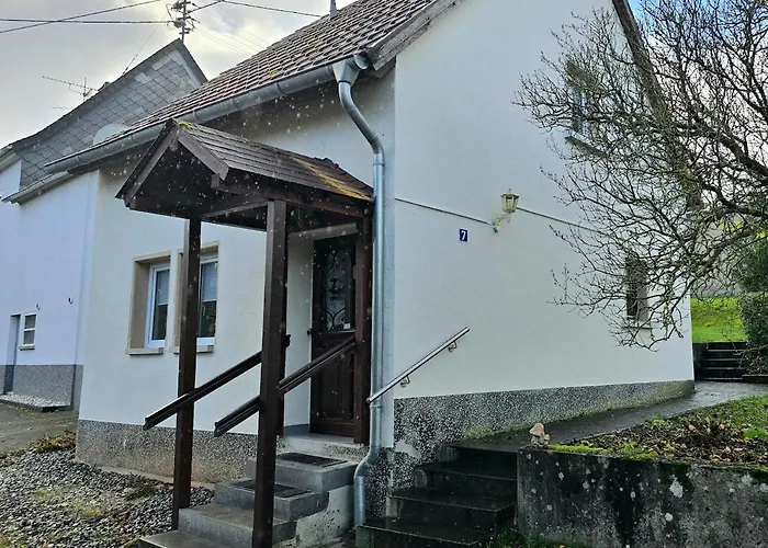 Ferienhaeuschen In * Dickesbach